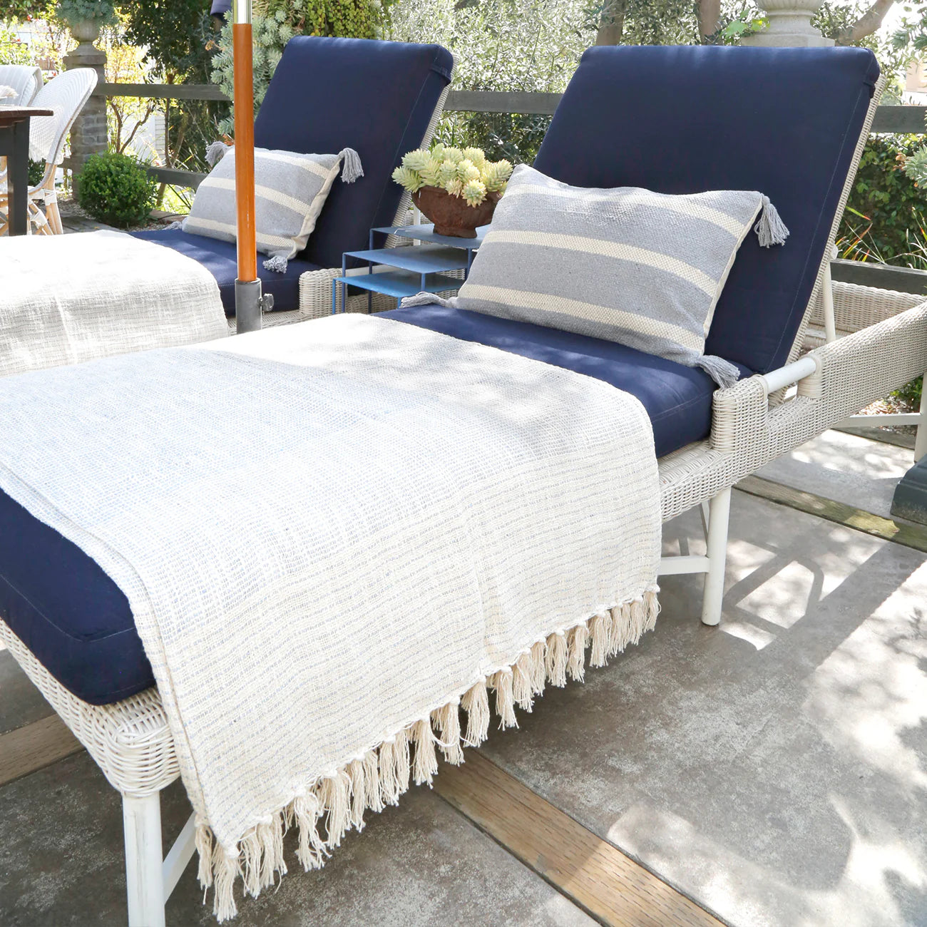 Isla Oversized Throw | Ivory/French Blue